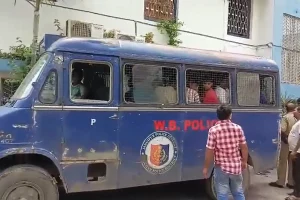 Murshidabad Crime: समसेरगंज में पुलिस की बड़ी कार्रवाई, जुए के अड्डे से 7 गिरफ्तार, नकली नोट के साथ एक दबोचा