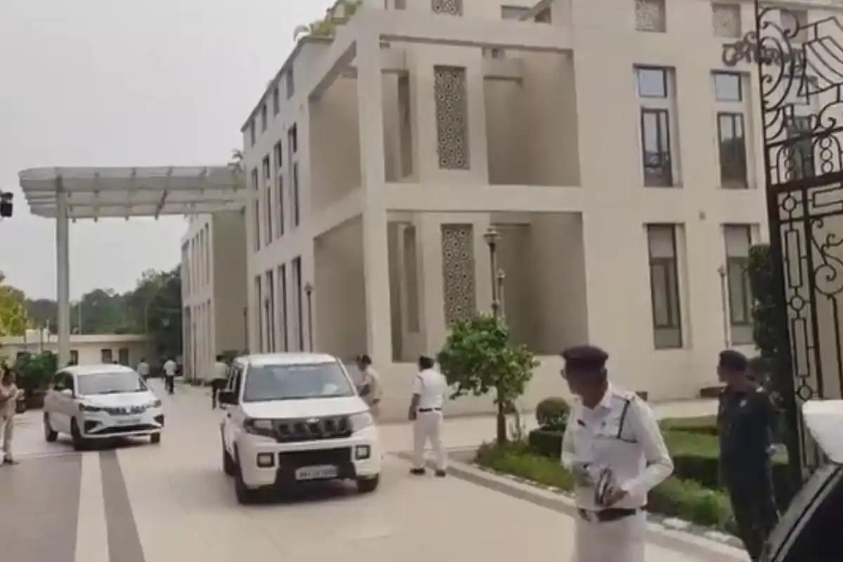 Suvendu Adhikari new house Alipore Kolkata: अलीपुर में मुख्यमंत्री शुभेंदु अधिकारी के नए घर को लेकर राजनीतिक और सामाजिक चर्चा तेज