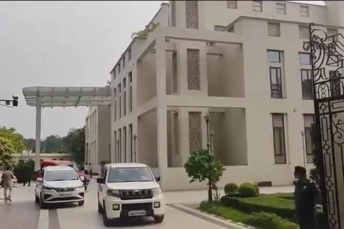 Suvendu Adhikari new house Alipore Kolkata: अलीपुर में मुख्यमंत्री शुभेंदु अधिकारी के नए घर को लेकर राजनीतिक और सामाजिक चर्चा तेज