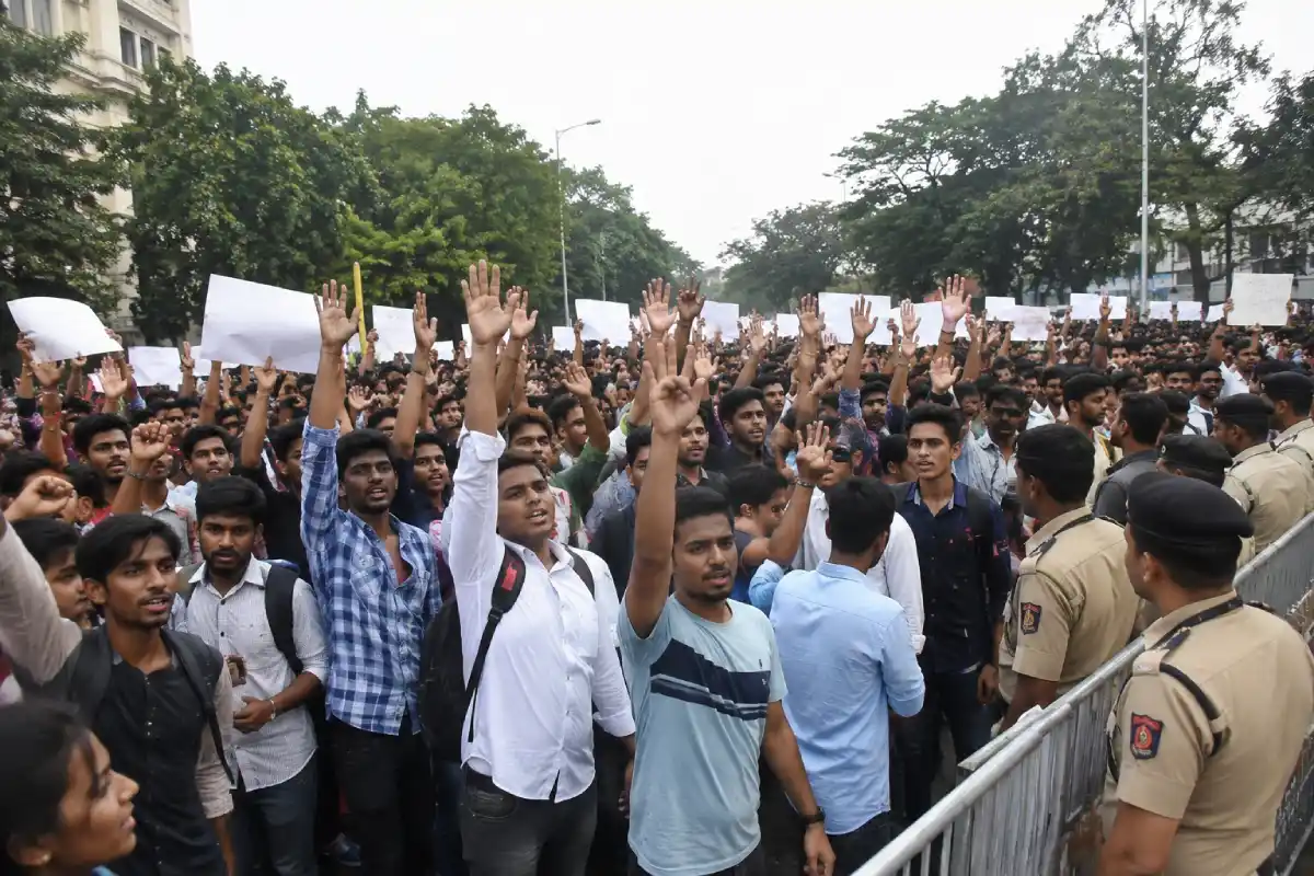Nagpur medical entrance exam paper leak protest: नागपुर में छात्रों और कांग्रेस ने पेपर लीक के खिलाफ जताया आक्रोश
