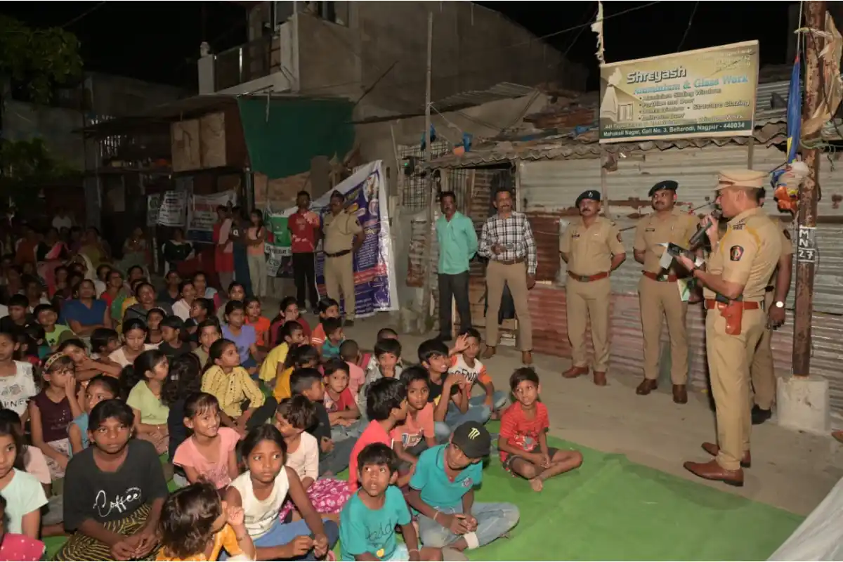 Nagpur Police Commissioner Honors slum Toppers: नागपुर में झोपड़पट्टी के बच्चों को पुलिस कमिश्नर ने सम्मानित किया