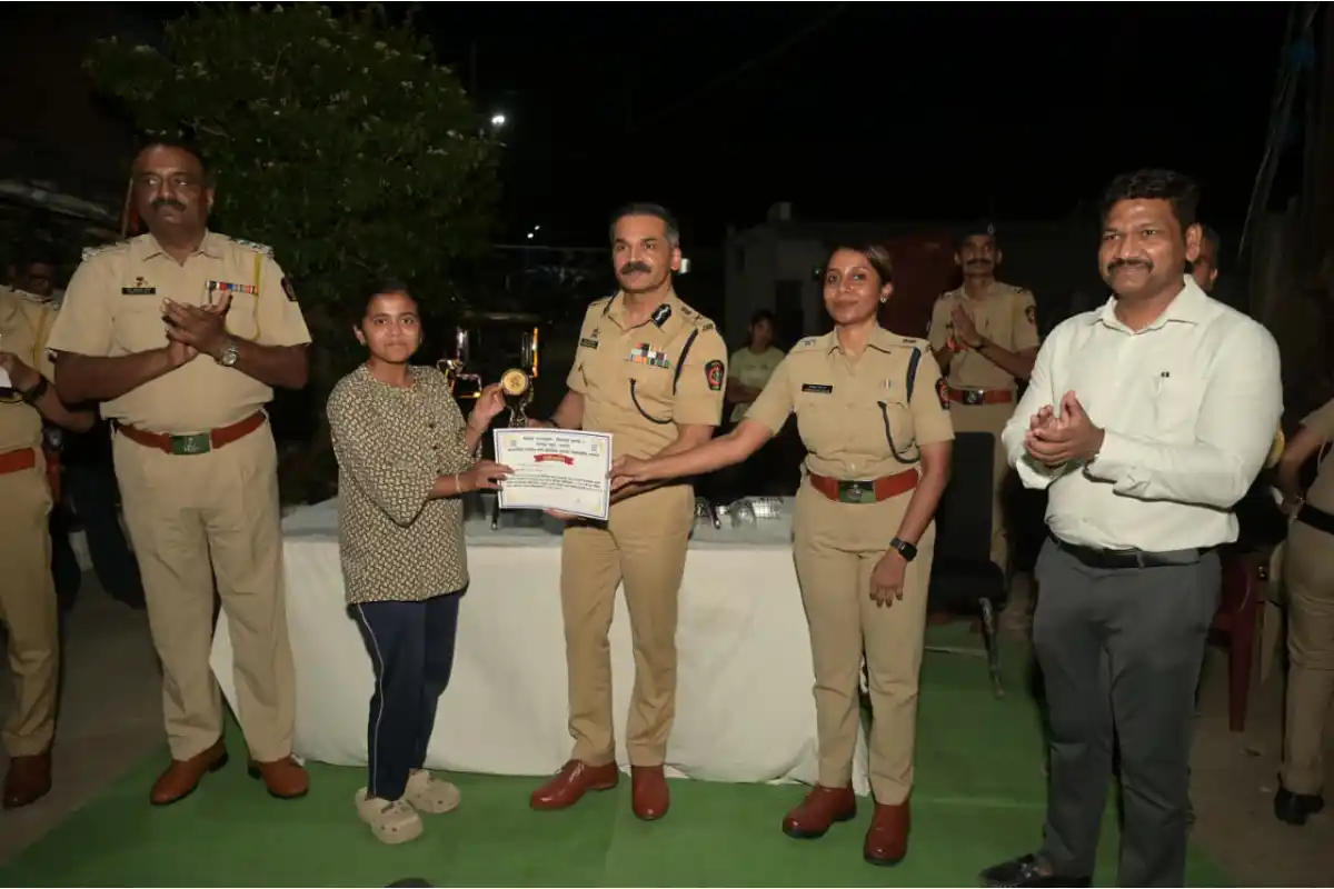 Nagpur Police Commissioner Honors slum Toppers: नागपुर में झोपड़पट्टी के बच्चों को पुलिस कमिश्नर ने सम्मानित किया
