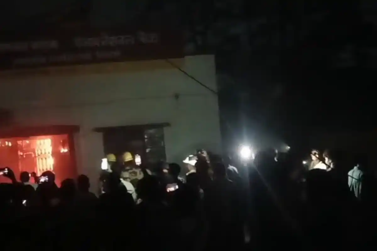 Punjab National Bank fire Durgapur West Bardhaman: दुर्गापुर में बैंक में लगी भीषण आग, सारे दस्तावेज जलकर राख