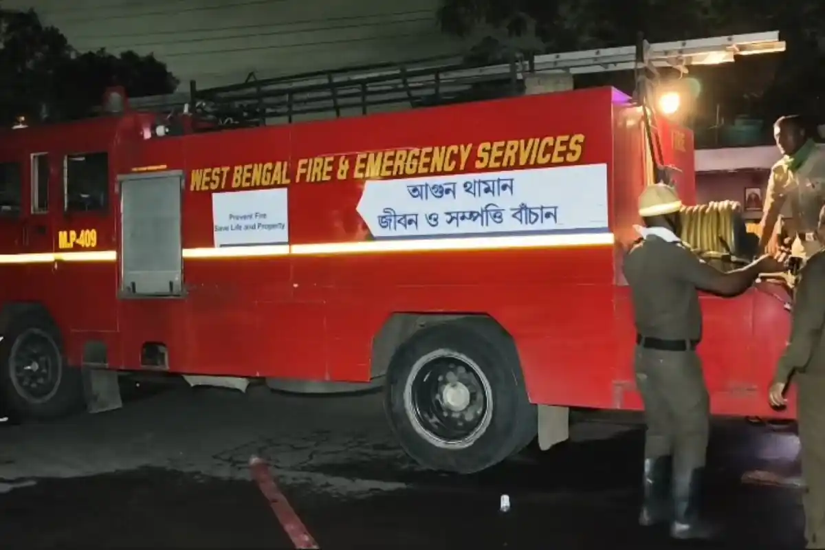 Punjab National Bank fire Durgapur West Bardhaman: दुर्गापुर में बैंक में लगी भीषण आग, सारे दस्तावेज जलकर राख
