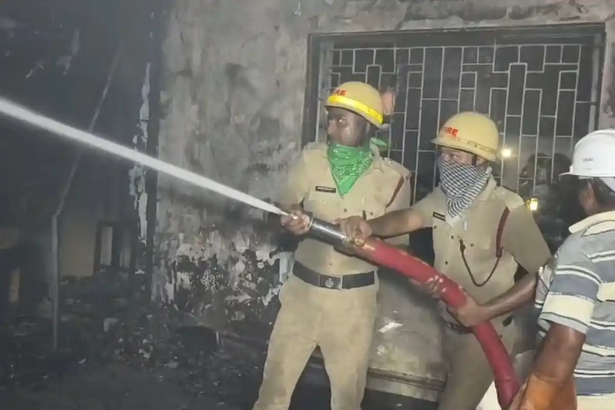 Punjab National Bank fire Durgapur West Bardhaman: दुर्गापुर में बैंक में लगी भीषण आग, सारे दस्तावेज जलकर राख