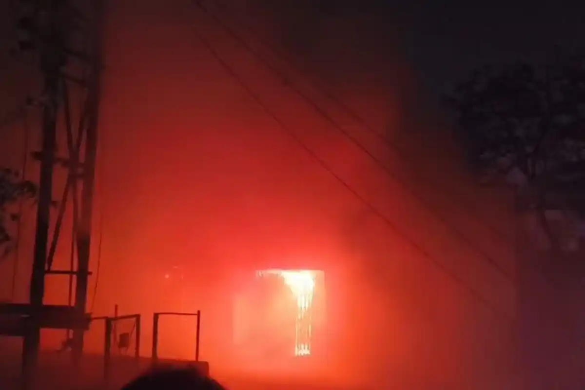 Punjab National Bank fire Durgapur West Bardhaman: दुर्गापुर में बैंक में लगी भीषण आग, सारे दस्तावेज जलकर राख