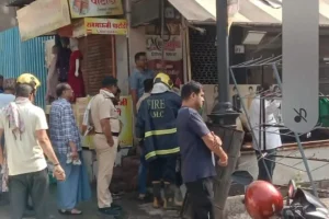 Nagpur News: गांधी बाग के नंगा पुतला चौक में कपड़े की दुकान में लगी आग, एटीएम सुरक्षित बचा