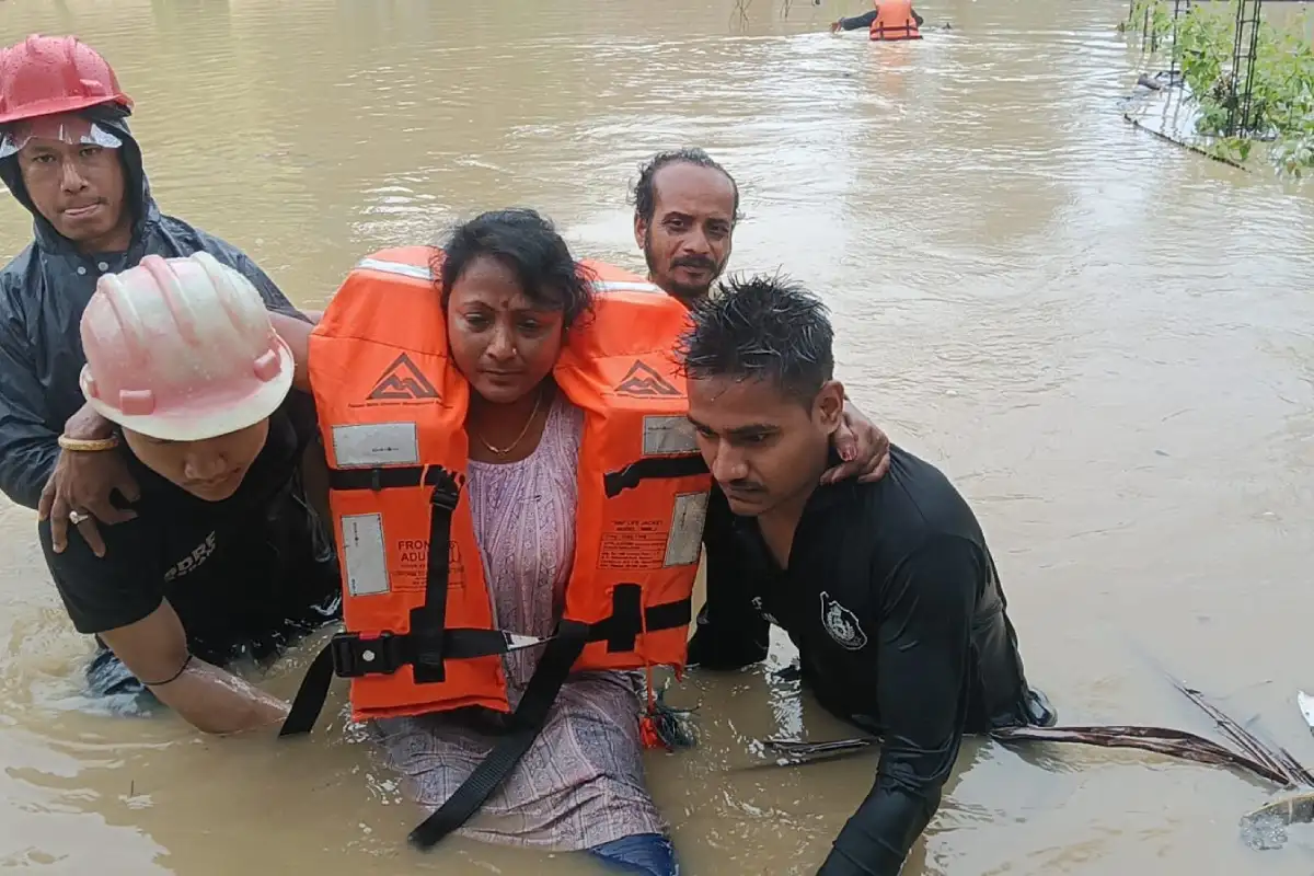 भारी बारिश के बीच दर्दनाक हादसा, बिजली के तार की चपेट में आने से व्यक्ति की मौत