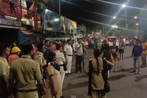 Howrah News: हावड़ा स्टेशन पर RPF का बड़ा एक्शन, बुलडोजर से ध्वस्त हुईं अवैध दुकानें और गुमटियां, लाखों यात्रियों को मिली राहत