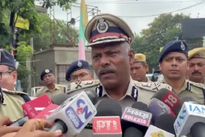 भीषण गर्मी में पुलिसकर्मियों के लिए कोलकाता पुलिस की बड़ी पहल, शुरू हुआ समर किट वितरण कार्यक्रम