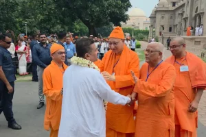 Howrah News: बेलूड़ मठ में मुख्यमंत्री शुभेंदु अधिकारी ने संतों से मुलाकात की