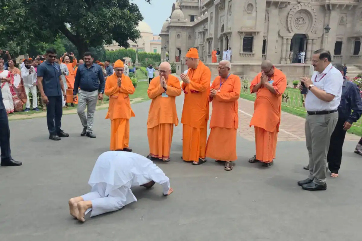 Suvendu Adhikari visits Belur Math Ramakrishna Mission: बेलूड़ मठ में मुख्यमंत्री शुभेंदु अधिकारी ने संतों से मुलाकात की