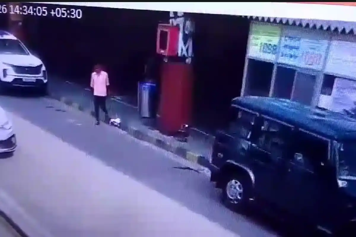 Howrah Station suspicious Fire Scare investigation: हावड़ा स्टेशन पर संदिग्ध हरकत के बाद बढ़ी सुरक्षा, जांच में जुटीं एजेंसियां