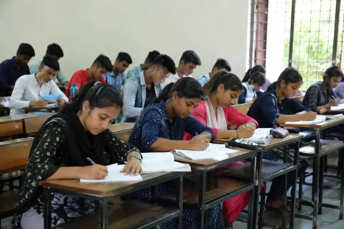 Free MHT-CET coaching for farmers children Shirdi: आत्महत्या प्रभावित किसानों के बच्चों को शिर्डी में मिलेगी मुफ्त आवासीय कोचिंग