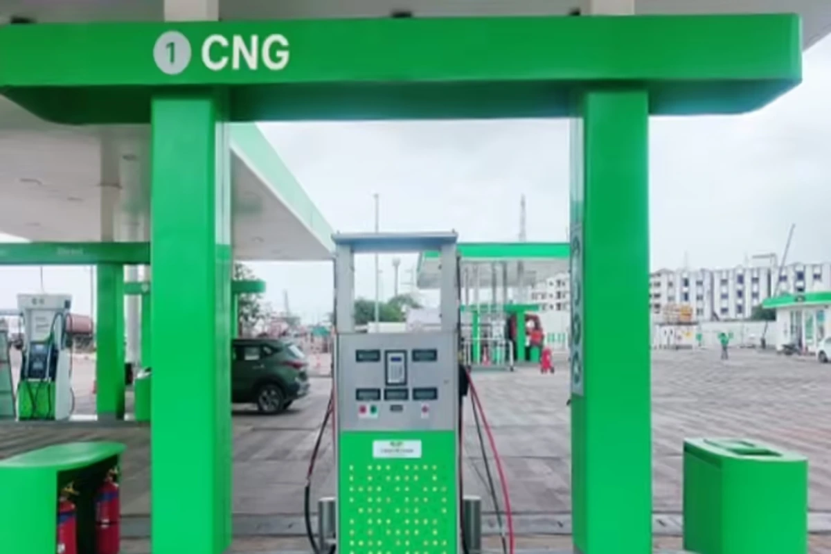 CNG Price Hike: महंगाई का नया झटका! पेट्रोल-डीजल के बाद अब सीएनजी भी हुआ महंगा, देखिए लेटेस्ट रेट