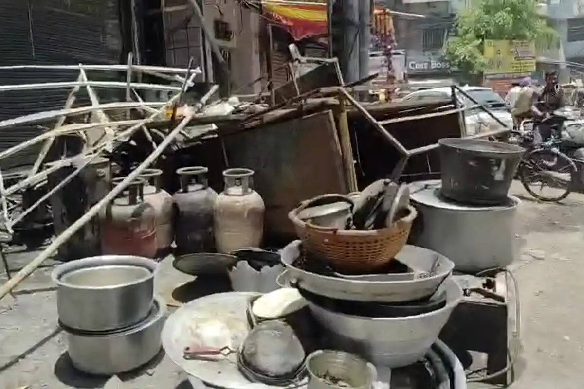 Nagpur cylinder blast biryani shop fire: नागपुर के गोलीबार चौक में बिरियानी सेंटर में आग लगने से सिलेंडर फटा, इलाके में मची अफरा तफरी