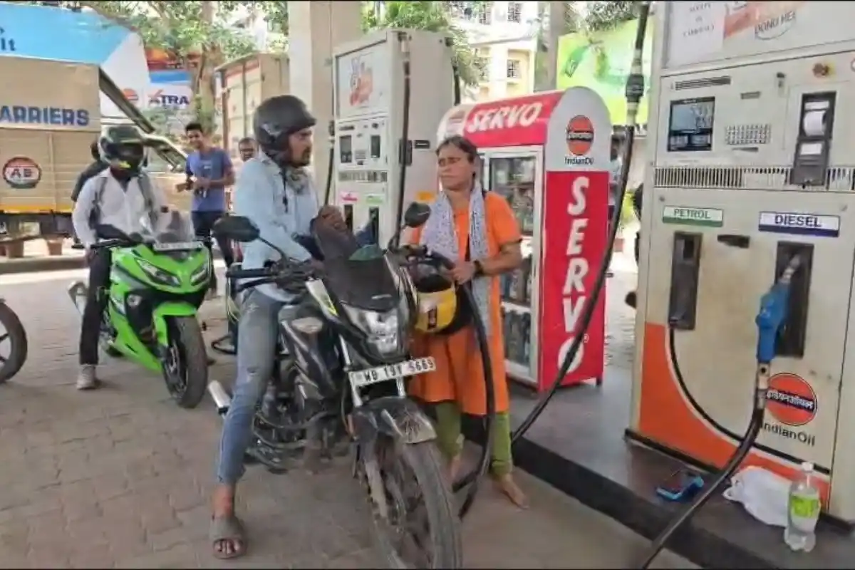 Kolkata petrol diesel price hike: कोलकाता में फिर बढ़े पेट्रोल और डीजल के दाम, आम लोगों पर बढ़ा खर्च