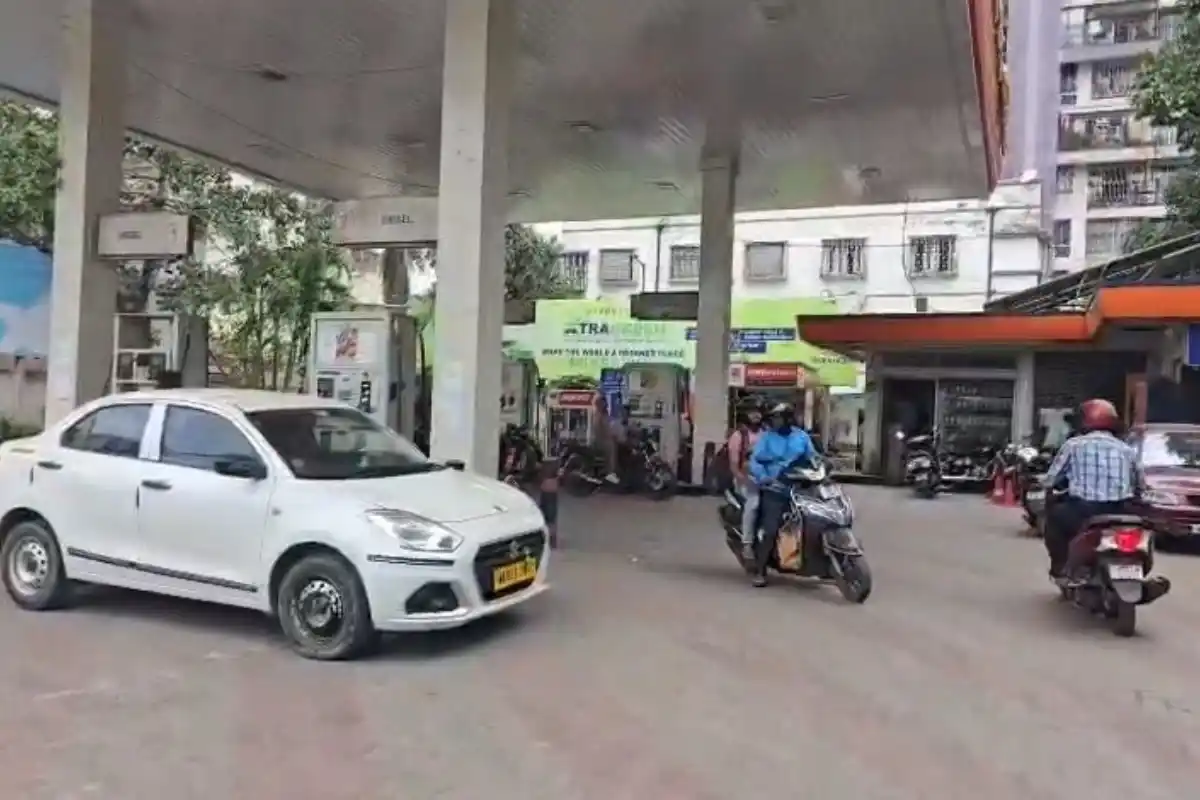 कोलकाता में फिर बढ़े पेट्रोल और डीजल के दाम, आम लोगों पर बढ़ा खर्च 17 Kolkata petrol diesel price hike: कोलकाता में फिर बढ़े पेट्रोल और डीजल के दाम, आम लोगों पर बढ़ा खर्च