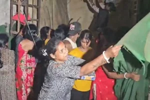 बेहाला में महिलाओं ने नशे के अड्डों को तोड़ा, इलाके में बढ़ते नशे पर लोगों का गुस्सा