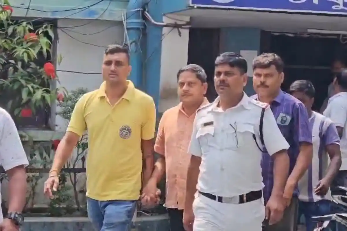 Councillor Sudip Polley arrested Alipur Court BJP protest Kolkata: ठाकुरपुकुर में पार्षद को कोर्ट ले जाते समय भाजपा समर्थकों ने लगाए नारे