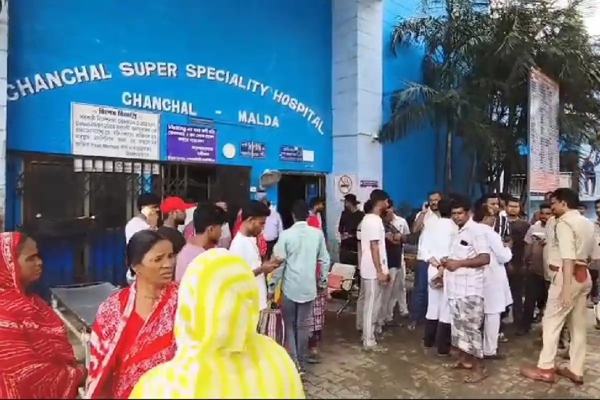 महिला से छेड़छाड़ का विरोध करने पर मालदा में भाजपा नेता और वकील पर धारदार हथियार से हमला 12 BJP Lawyer Attacked Malda West Bengal: महिला से छेड़छाड़ का विरोध करने पर मालदा में भाजपा नेता और वकील पर धारदार हथियार से हमला