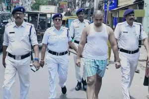 हावड़ा में आरोपी आकाश सिंह को सड़क पर घुमाकर पुलिस ने किया क्राइम सीन की जांच