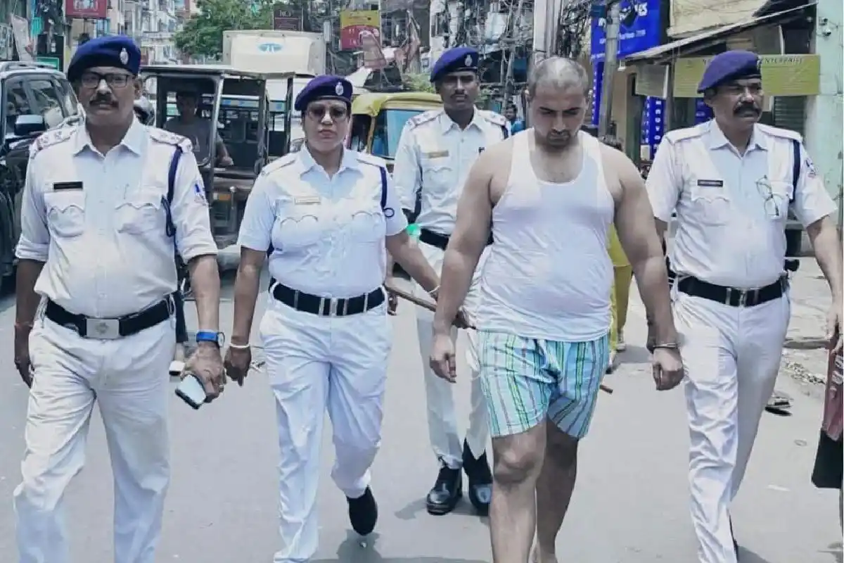 Howrah Akash Singh arrested crime scene reconstruction: हावड़ा में आरोपी आकाश सिंह को सड़क पर घुमाकर पुलिस ने किया क्राइम सीन की जांच