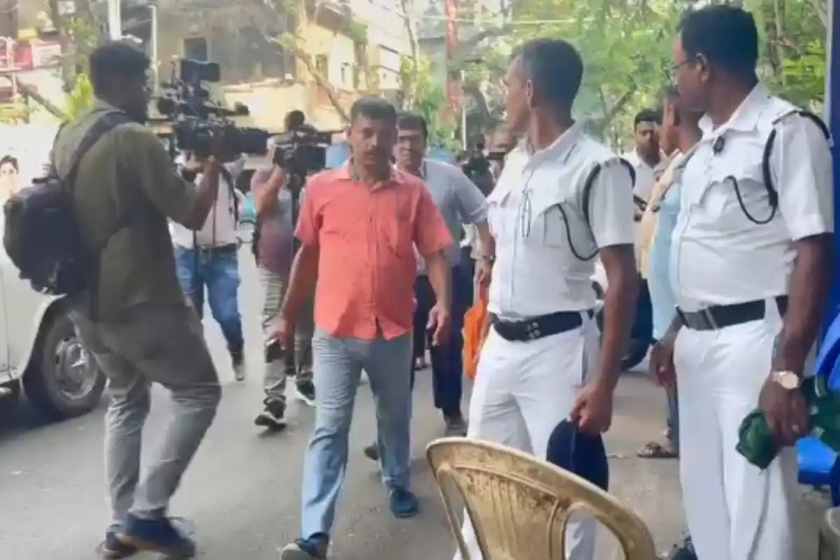 Abhishek Banerjee residence Kolkata Police TV sets surveillance: अभिषेक बनर्जी के घर पहुंची पुलिस, टीवी सेट वापस लेने पहुंचे कर्मचारी