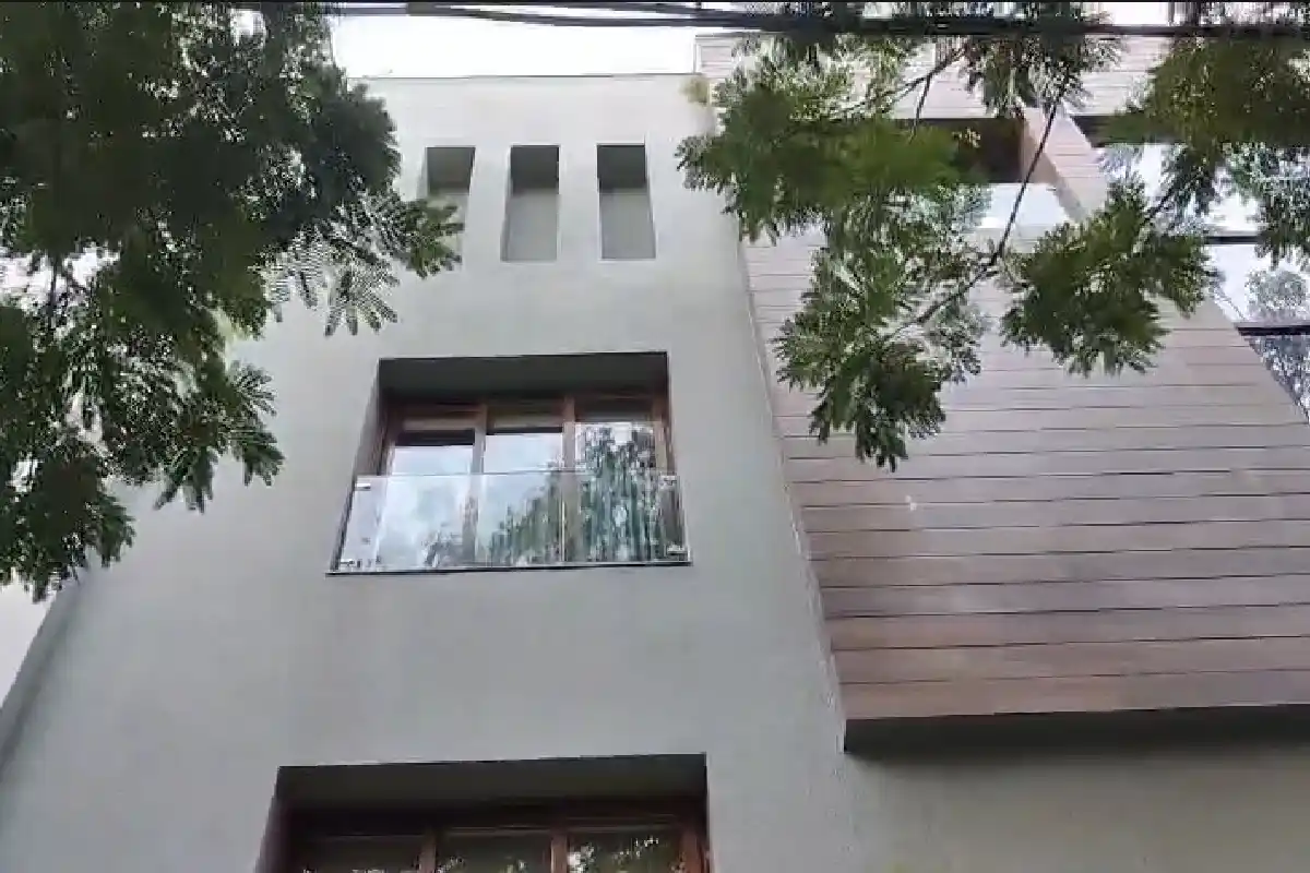 Abhishek Banerjee residence Kolkata Police TV sets surveillance: अभिषेक बनर्जी के घर पहुंची पुलिस, टीवी सेट वापस लेने पहुंचे कर्मचारी