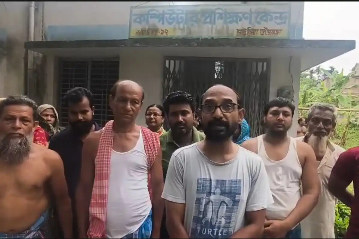 Baduria municipality chairman arrested cash Government tarpaulin: बादुड़िया नगर पालिका चेयरमैन की गिरफ्तारी के बाद 80 लाख रुपये और सरकारी तिरपाल बरामद