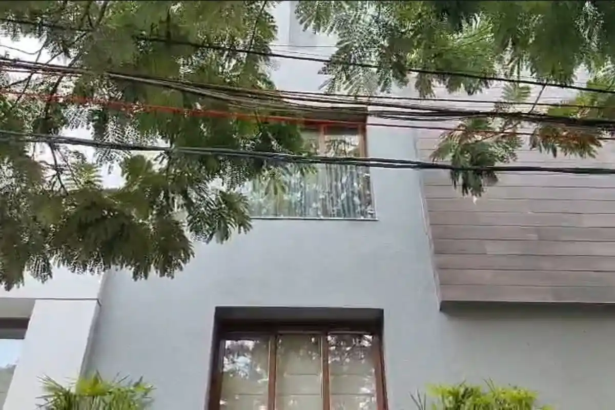 Kolkata News: अभिषेक के घर के सामने सड़क सुधार के लिए पुरानी ईंट हटाने पहुंचा बुलडोजर 15 Bulldozer outside Abhishek Banerjee Shantiniketan house road Kolkata: अभिषेक के घर के सामने सड़क सुधार के लिए पुरानी ईंट हटाने पहुंचा बुलडोजर