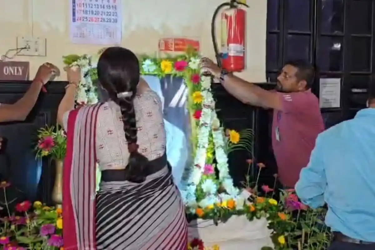 कोलकाता नगर निगम में मनाई गई नजरुल की जयंती, एकता और भाईचारे का दिया संदेश 14 Kazi Nazrul Islam 127th birth anniversary Kolkata Municipal Corporation: कोलकाता नगर निगम में मनाई गई नजरुल की जयंती, एकता और भाईचारे का दिया संदेश