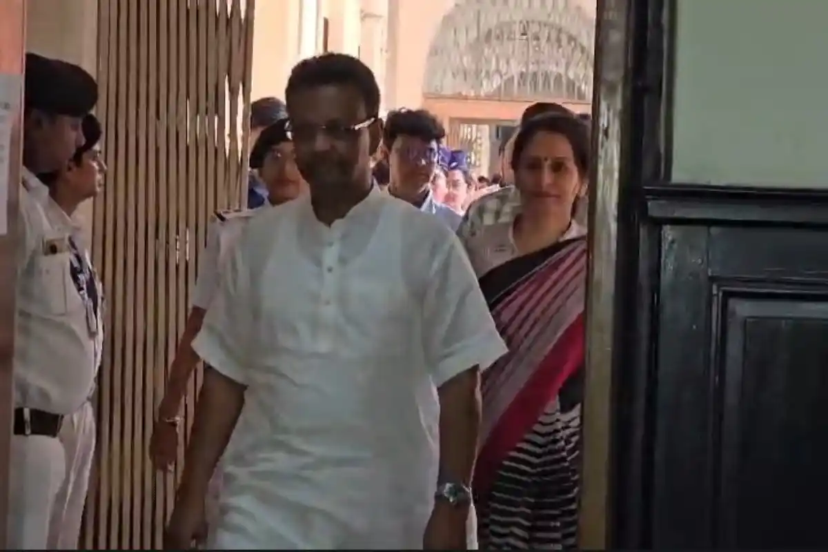 कोलकाता नगर निगम में मनाई गई नजरुल की जयंती, एकता और भाईचारे का दिया संदेश 13 Kazi Nazrul Islam 127th birth anniversary Kolkata Municipal Corporation: कोलकाता नगर निगम में मनाई गई नजरुल की जयंती, एकता और भाईचारे का दिया संदेश