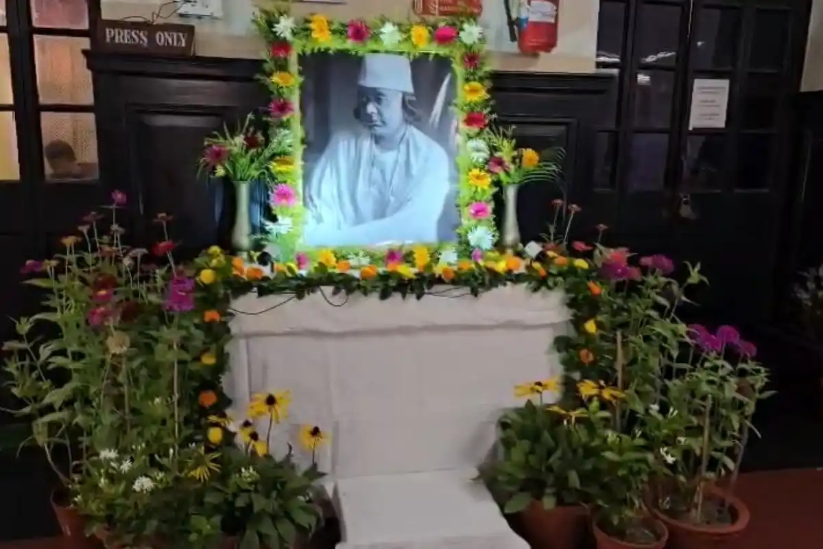 कोलकाता नगर निगम में मनाई गई नजरुल की जयंती, एकता और भाईचारे का दिया संदेश 12 Kazi Nazrul Islam 127th birth anniversary Kolkata Municipal Corporation: कोलकाता नगर निगम में मनाई गई नजरुल की जयंती, एकता और भाईचारे का दिया संदेश