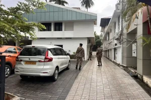 Kerala ED Raid: पूर्व CM पिनराई विजयन के घर ईडी की रेड, करीब 12 ठिकानों पर चल रही ताबड़तोड़ छापेमारी, जानिए वजह