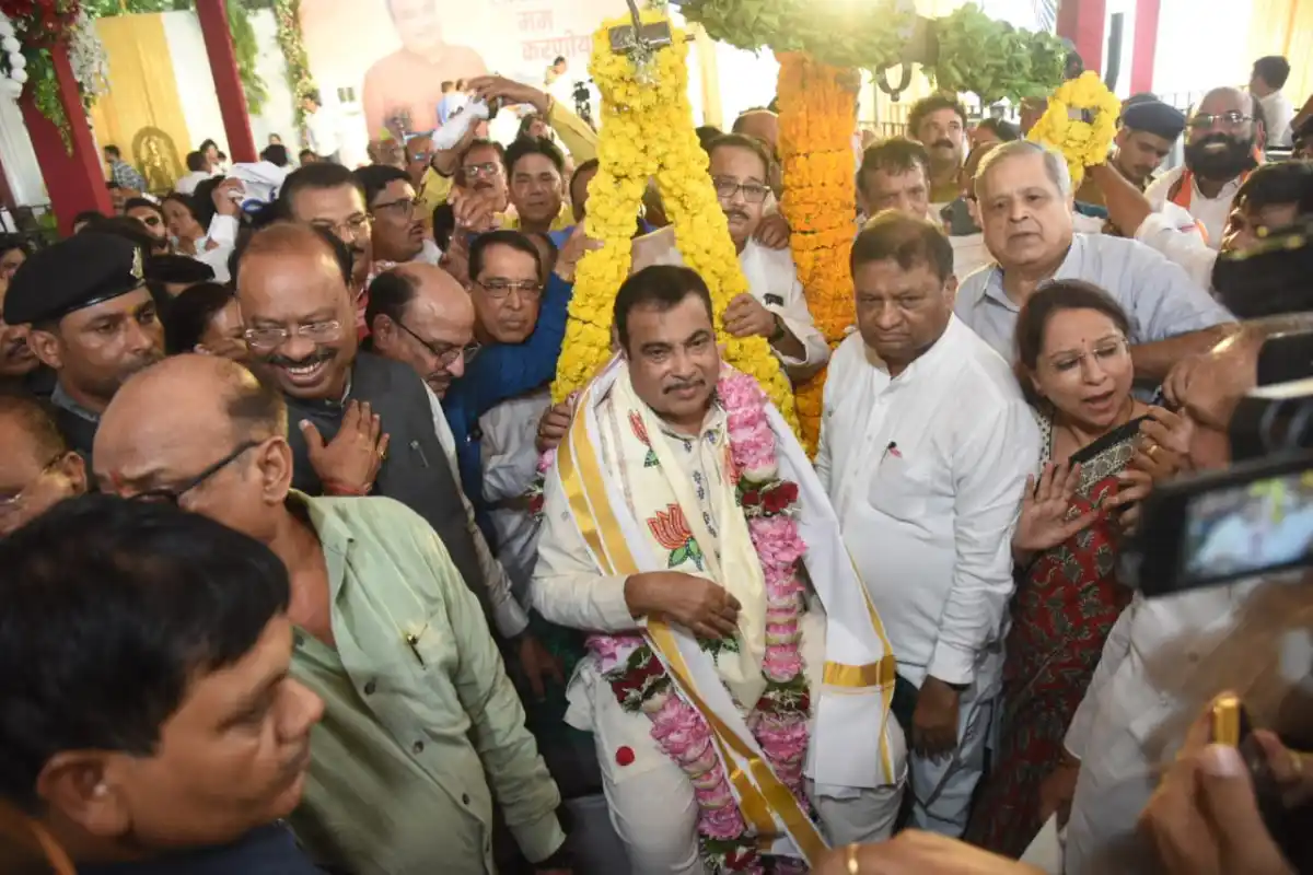 Nitin Gadkari birthday Vastra Tula ceremony Nagpur: नागपुर में “वस्त्र तुला” कार्यक्रम के साथ हुआ अनोखा सम्मान समारोह