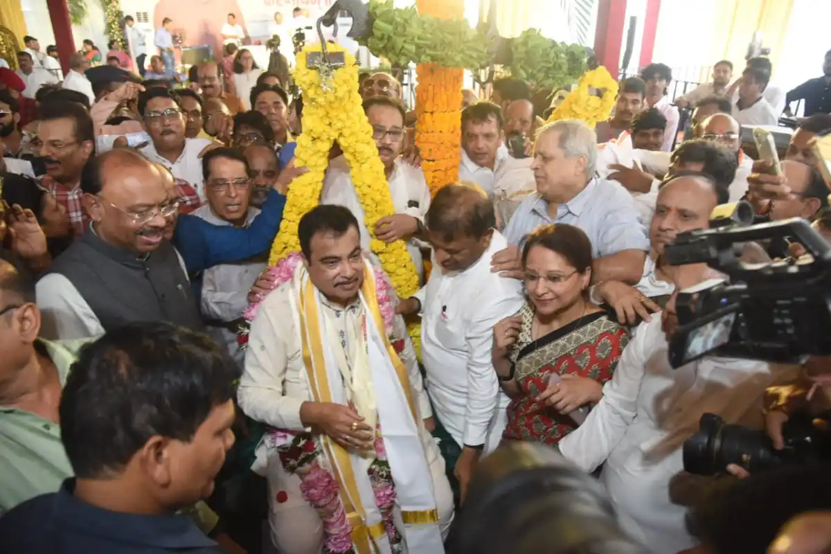 नागपुर में “वस्त्र तुला” कार्यक्रम के साथ हुआ अनोखा सम्मान समारोह 13 Nitin Gadkari birthday Vastra Tula ceremony Nagpur: नागपुर में “वस्त्र तुला” कार्यक्रम के साथ हुआ अनोखा सम्मान समारोह
