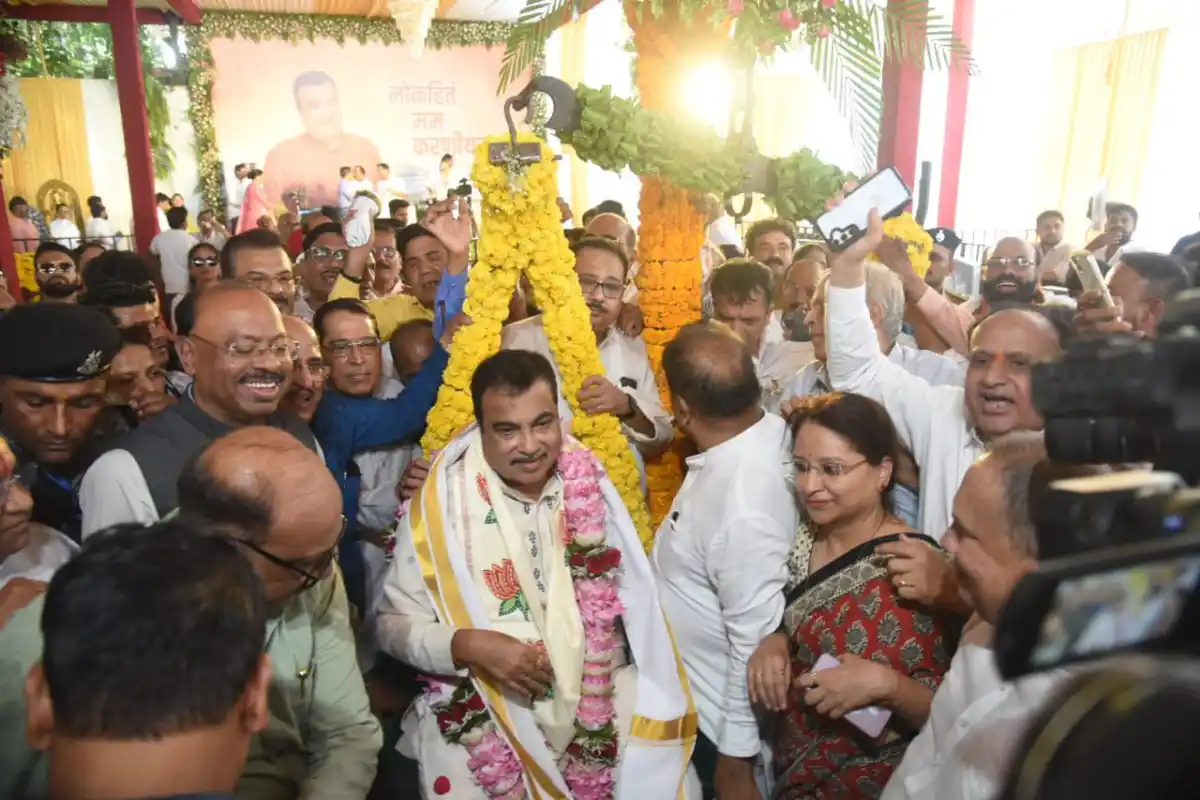 नागपुर में “वस्त्र तुला” कार्यक्रम के साथ हुआ अनोखा सम्मान समारोह 12 Nitin Gadkari birthday Vastra Tula ceremony Nagpur: नागपुर में “वस्त्र तुला” कार्यक्रम के साथ हुआ अनोखा सम्मान समारोह