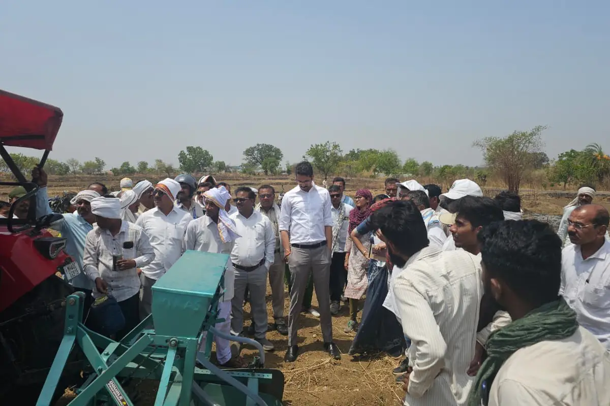 अल-नीनो से कम बारिश की चेतावनी के बीच जिलाधिकारी कुमार आशीर्वाद का कुही किसानों से संवाद — "हर बूंद खेत में रोकें, जैविक खेती अपनाएं"
