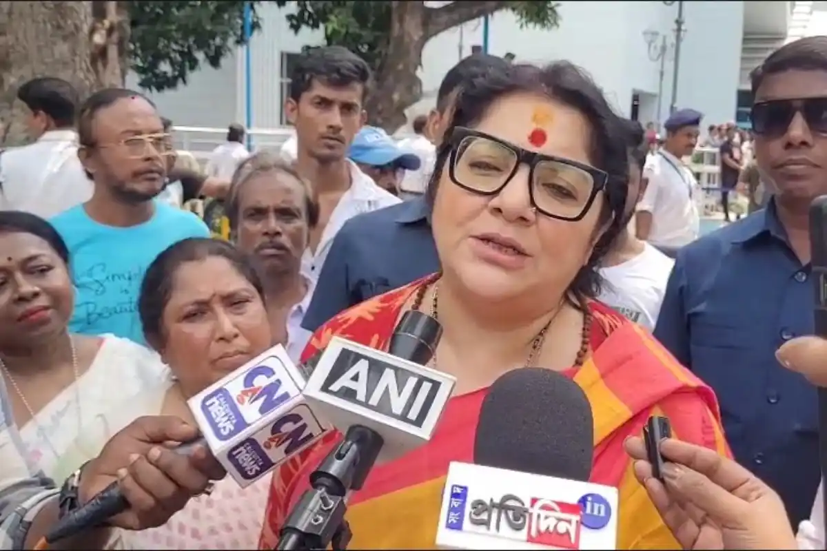 Kolkata News: अनीक दत्ता के निधन से टॉलीवुड में शोक, लॉकेट चटर्जी ने जताया दुख 12 Tollywood director Anik Dutta death Locket Chatterjee Tribute Kolkata: अनीक दत्ता के निधन से टॉलीवुड में शोक, लॉकेट चटर्जी ने जताया दुख