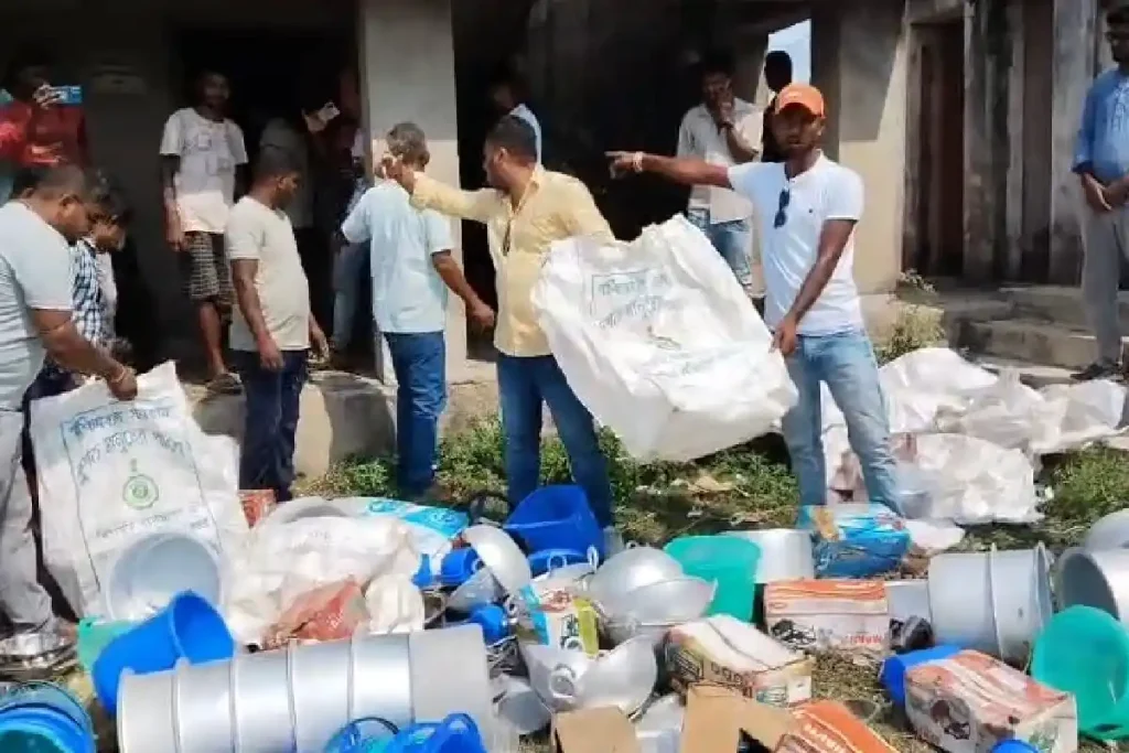 Kolkata News: संतोषपुर में तृणमूल पार्टी दफ्तर से राहत सामग्री मिलने पर नया विवाद