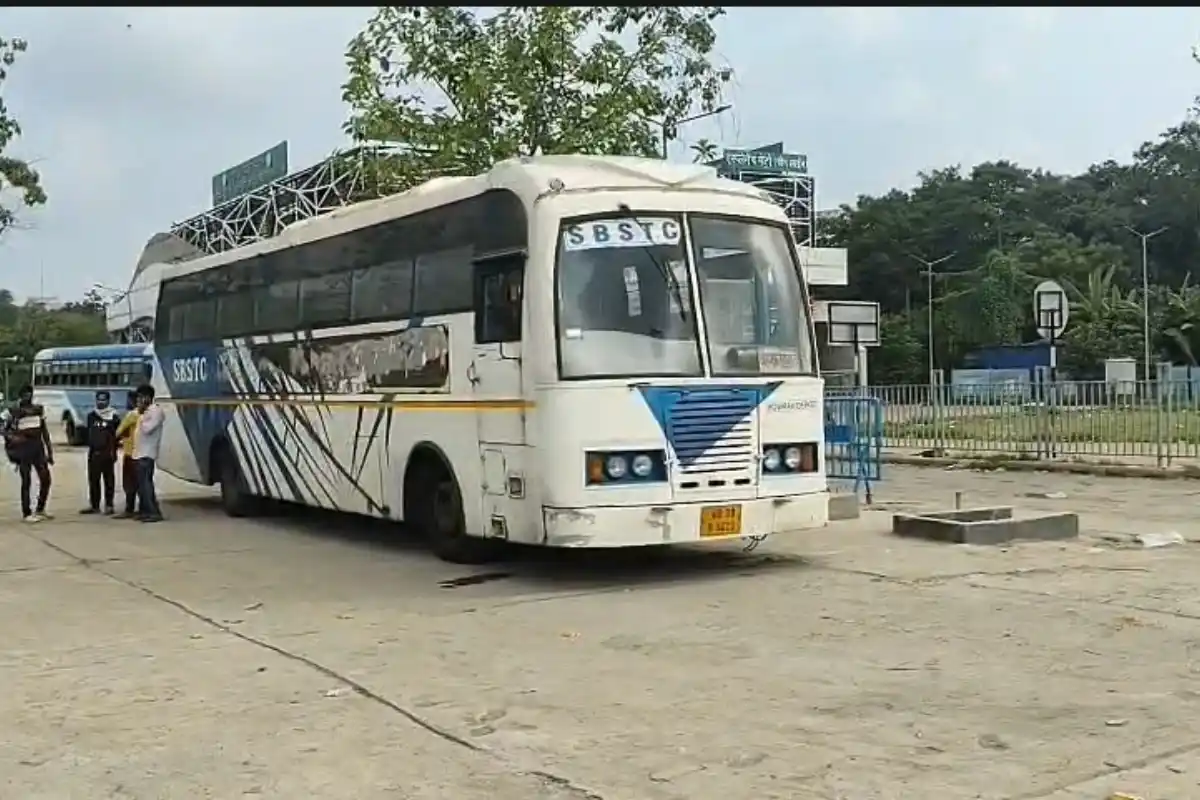 Kolkata News: 1 जून से सरकारी बसों में महिलाओं को मुफ्त यात्रा की सुविधा, लोगों में खुशी का माहौल 16 Kolkata Women Free Bus Travel 1 June: 1 जून से सरकारी बसों में महिलाओं को मुफ्त यात्रा की सुविधा, लोगों में खुशी का माहौल