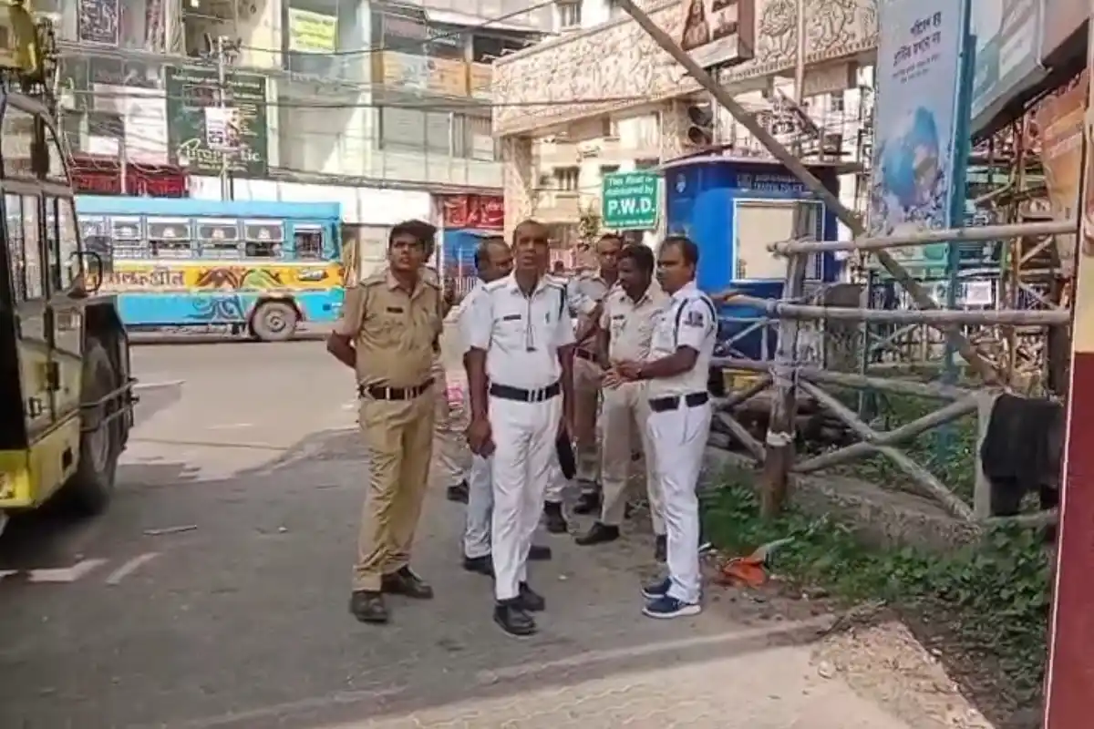 Messi statue removed Lake Town Kolkata: लेक टाउन में 44 फुट ऊंची मेसी की मूर्ति सुरक्षा कारणों से हटाई गई