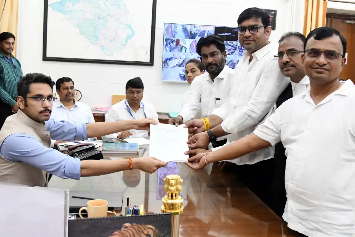 Nagpur MLC Bypoll six nominations: नागपुर विधान परिषद उपचुनाव में पांच उम्मीदवारों ने छह नामांकन पत्र दाखिल किए