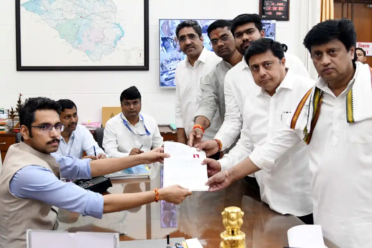 Nagpur MLC Bypoll six nominations: नागपुर विधान परिषद उपचुनाव में पांच उम्मीदवारों ने छह नामांकन पत्र दाखिल किए