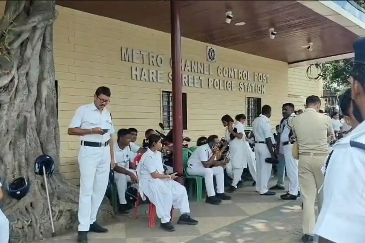 Kolkata News: धर्मतला में तृणमूल कांग्रेस का बड़ा धरना, कई मुद्दों पर विरोध दर्ज 12 TMC Dharna Dharmatala Kolkata: धर्मतला में तृणमूल कांग्रेस का बड़ा धरना, कई मुद्दों पर विरोध दर्ज
