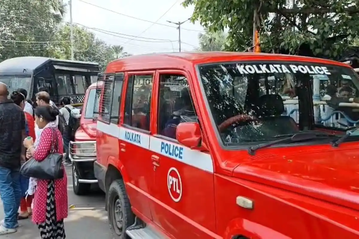 Kolkata News: धर्मतला में तृणमूल कांग्रेस का बड़ा धरना, कई मुद्दों पर विरोध दर्ज 16 TMC Dharna Dharmatala Kolkata: धर्मतला में तृणमूल कांग्रेस का बड़ा धरना, कई मुद्दों पर विरोध दर्ज