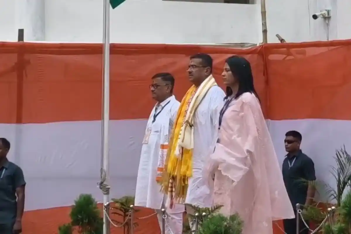 Suvendu Adhikari Tarakeswar visit administrative meeting Hooghly: तारकेश्वर पहुंचकर बाबा तारकनाथ मंदिर में पूजा, प्रशासनिक बैठक में जनप्रतिनिधियों और अधिकारियों से चर्चा