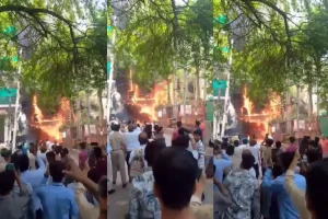 दिल्ली: मालवीय नगर के लेमन ग्रीन रेस्टोरेंट में भीषण आग, 21 की मौत; जान बचाने के लिए इमारत से कूदे लोग