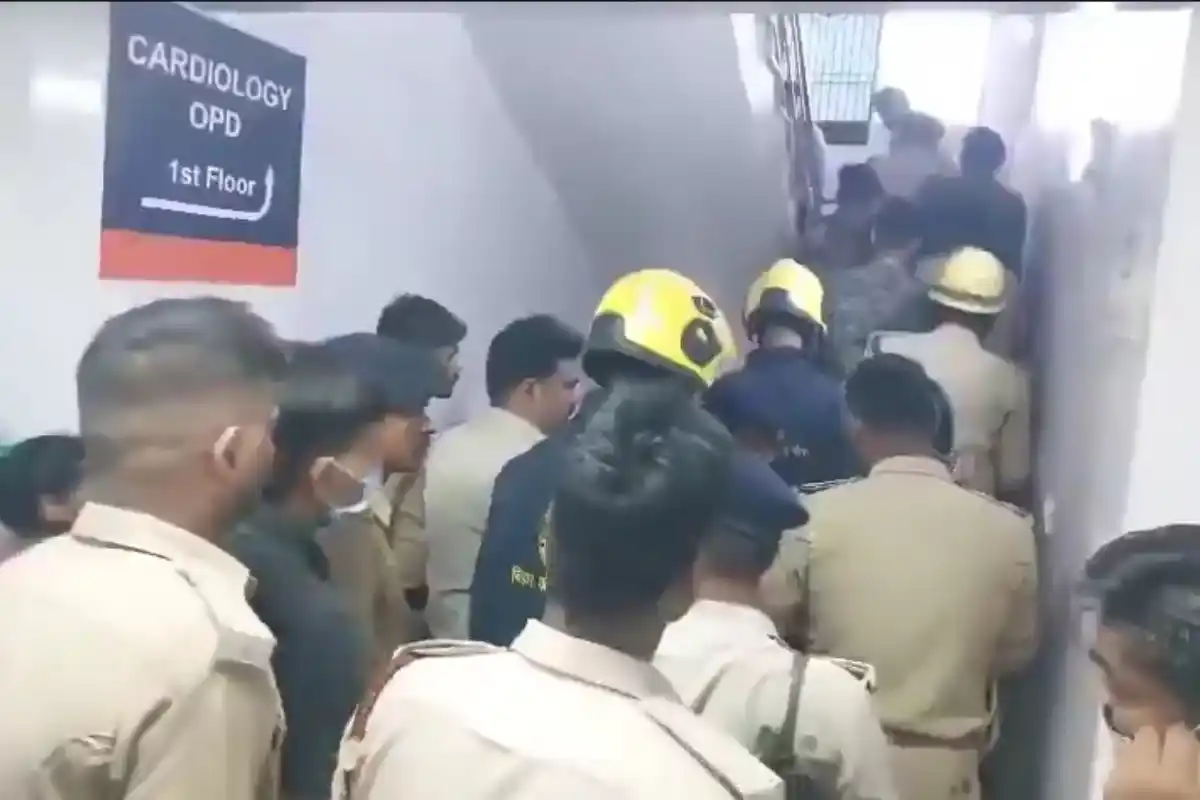 Muzaffarpur Hospital ICU Fire Deaths: मुजफ्फरपुर के अस्पताल में आईसीयू में लगी भीषण आग, चार मरीजों की मौत, कई अन्य घायल